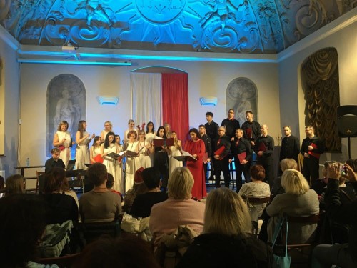 Spole�n� p�es hranice generac�